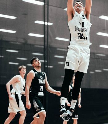 Andres Matute dunking
