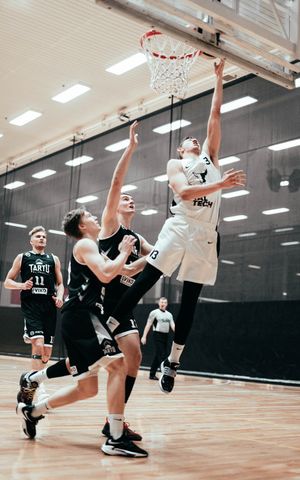Andres Matute scoring